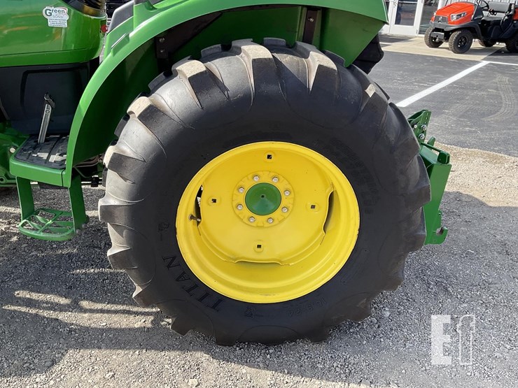 2015-john-deere-4044m-image-12