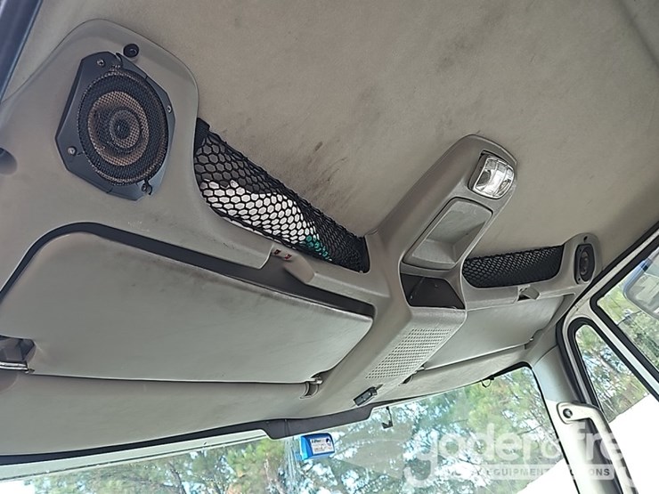 2017-international-8600-image-43