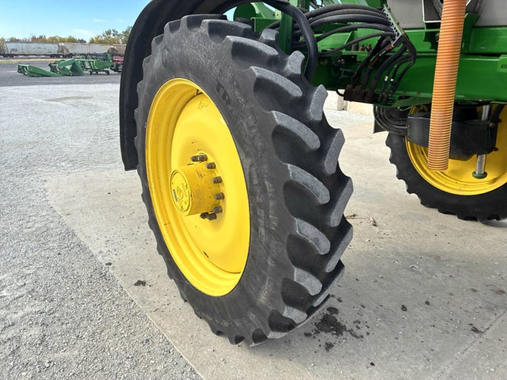 2014-john-deere-r4038-image-63