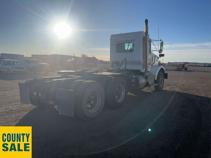 2016-kenworth-t800-image-4