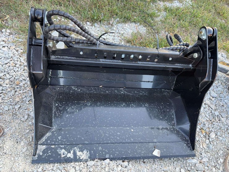 mini-skid-steer-4-in-1-bucket-image-1