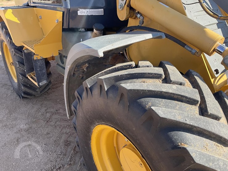 2015-deere-324k-image-5