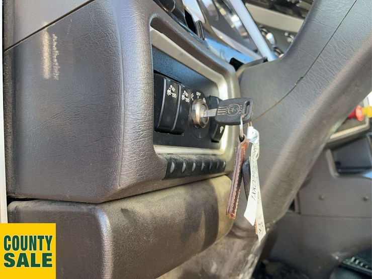 2016-kenworth-t800-image-12