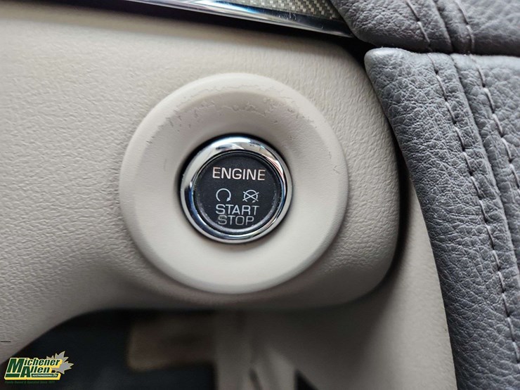 2012-lincoln-mkt-image-11