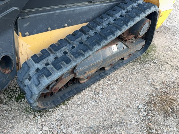 new-holland-c227-image-58