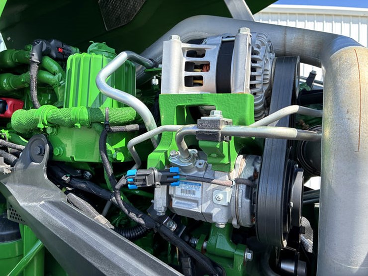 2023-john-deere-8r-370-image-39