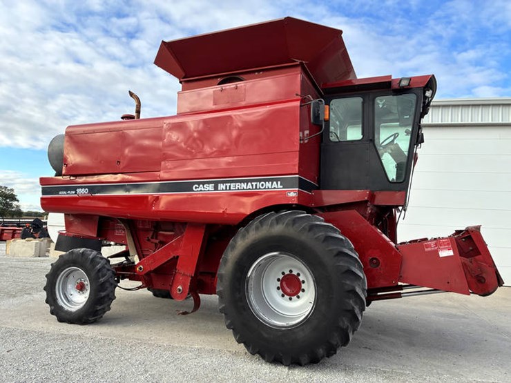 1990-case-ih-1660-image-1