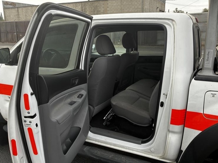 2013-toyota-tacoma-image-11