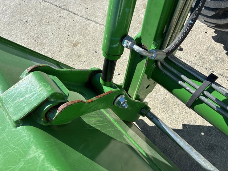 2018-john-deere-3038e-image-13