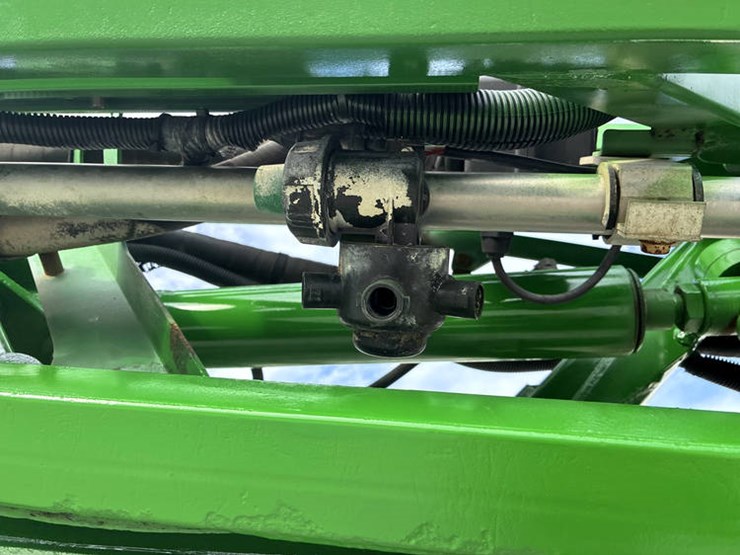 2014-john-deere-r4038-image-19