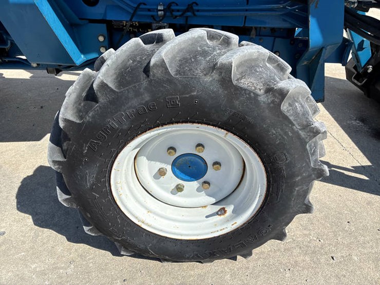 new-holland-2120-image-52