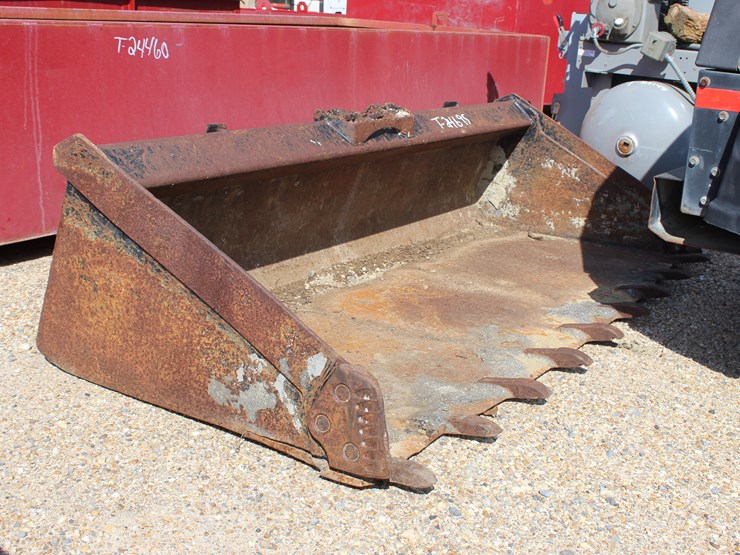 #3473-•-gp-loader-bucket-with-teeth-image-1