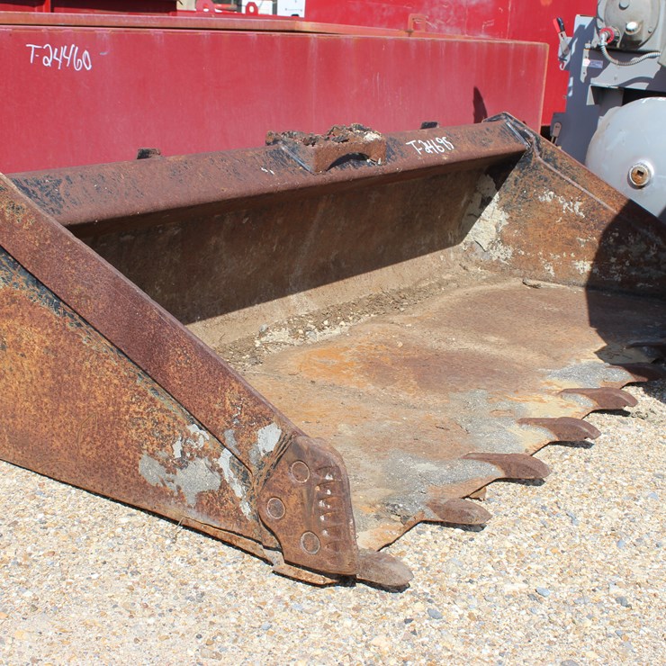 #3473 • GP LOADER BUCKET WITH TEETH