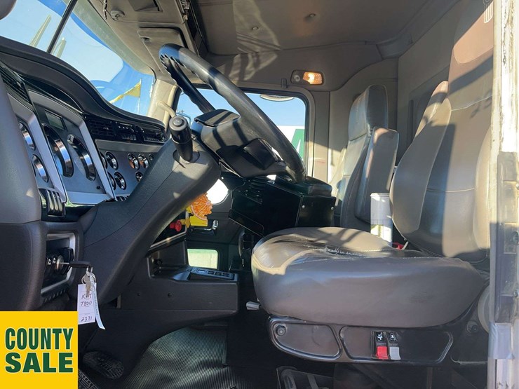 2016-kenworth-t800-image-11