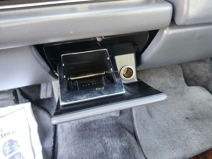 1990-chrysler-new-yorker-fifth-avenue-image-26