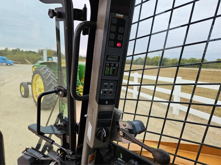 #3068-•-case-sr280-skid-loader-image-23