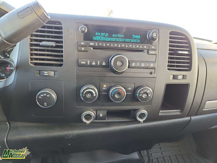 2011-chevrolet-silverado-1500-lt-image-14