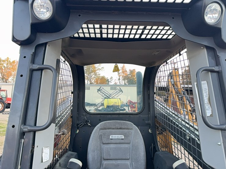 new-holland-c227-image-36