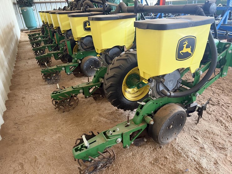 2021-john-deere-1725-image-25