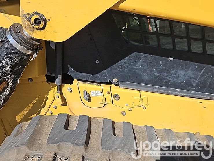 2020-caterpillar-299d3-image-24