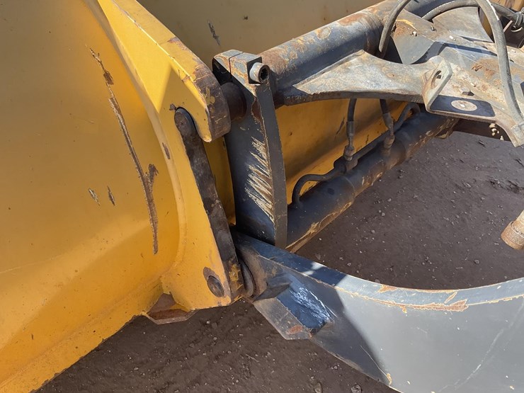 2015-deere-324k-image-8