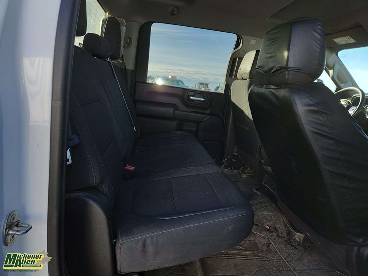 2021-chevrolet-silverado-2500hd-image-18