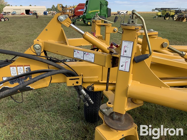 2016-vermeer-r2300-image-13