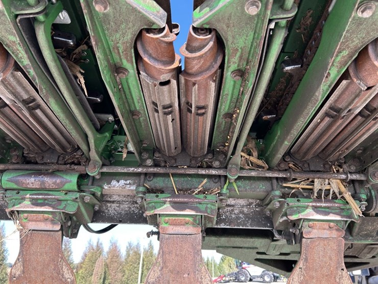 2021-john-deere-c18f-image-59