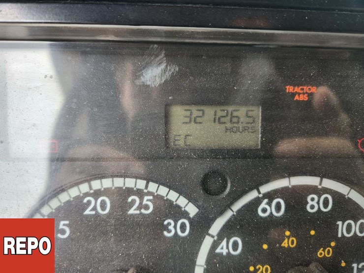 2002-freightliner-columbia-120-image-27