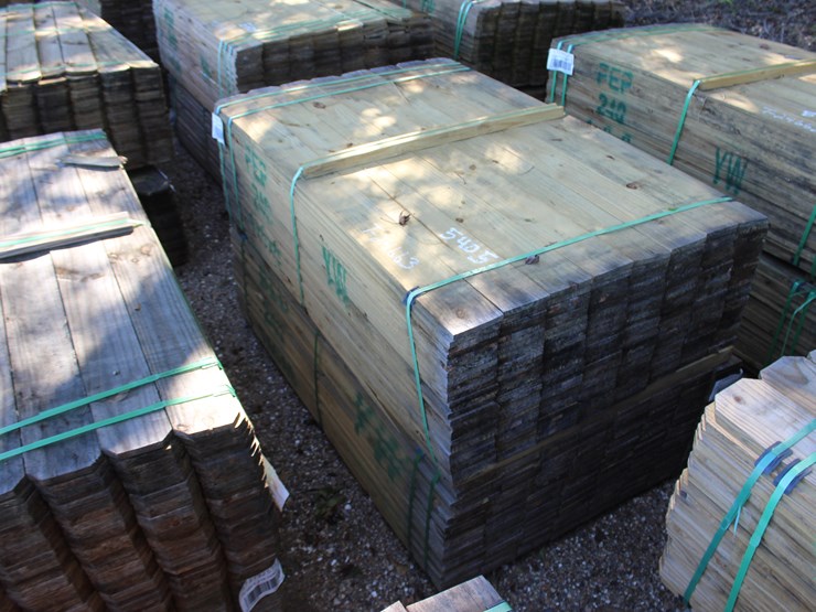 #5405-•-(2)-bundles-of-5/8in-x-6ft-fence-boards-image-1