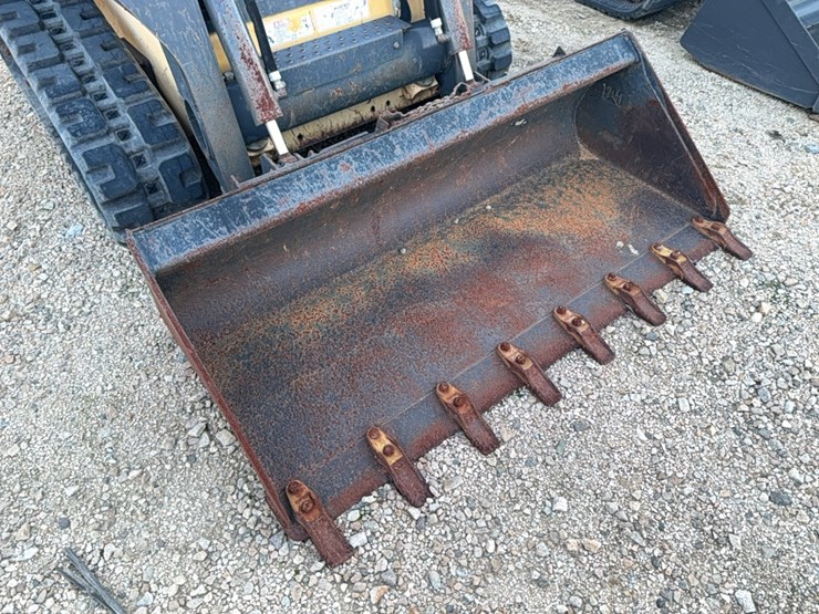 new-holland-c227-image-6