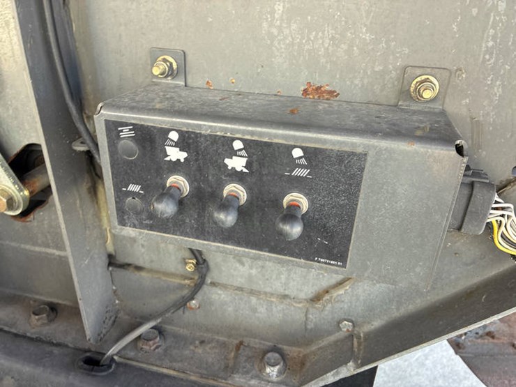 #122136-•-2009-mf-9795-#huc7217-image-73