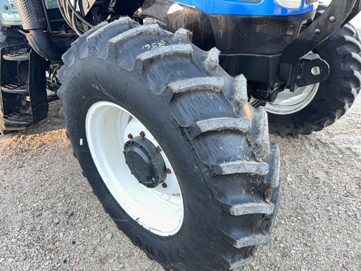 new-holland-t6070-image-12