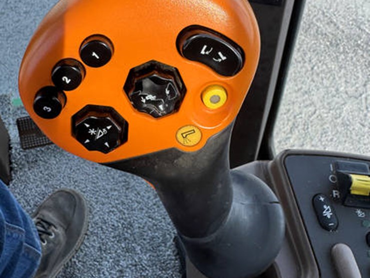 2005-john-deere-9560-sts-image-78