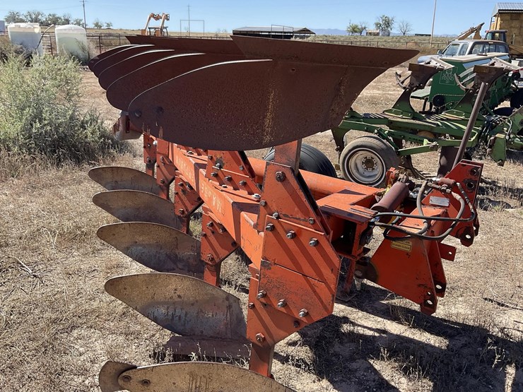 massey-ferguson-mf570-image-4