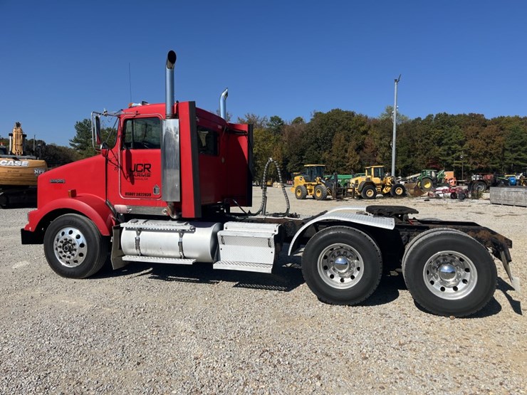 2004-caterpillar-c15-image-10