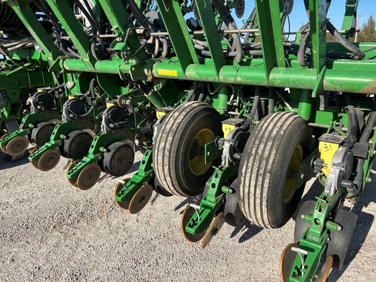 2004-john-deere-1790-image-54