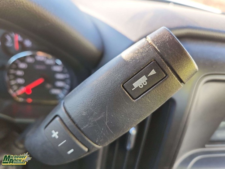 2017-chevrolet-silverado-1500-image-10