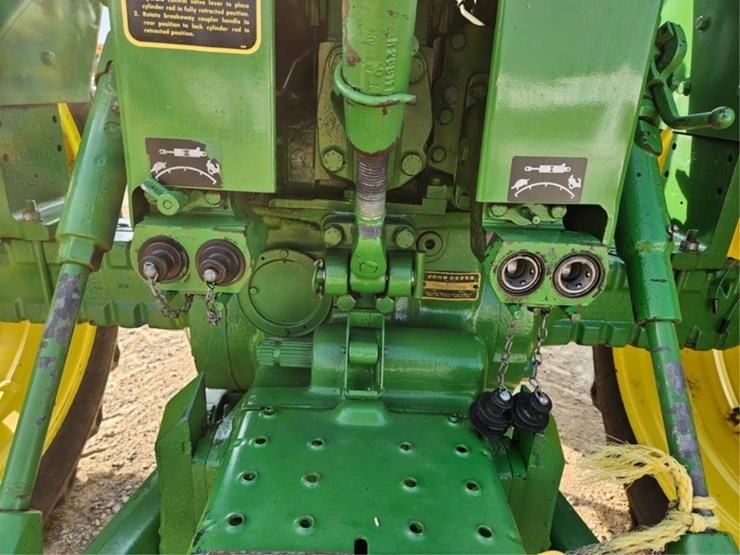 john-deere-2520-image-17