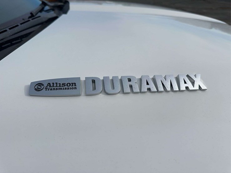2015-chevrolet-3500hd-image-14