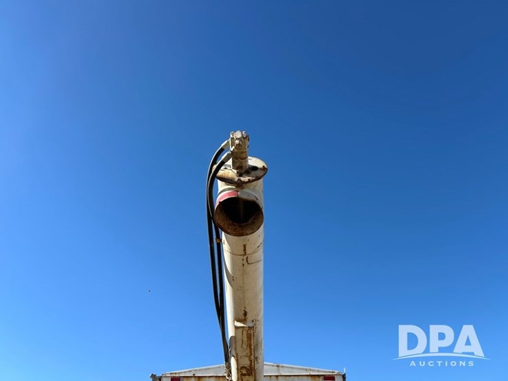 2005-ihc-4400-dry-tender-truck-(cp1274,-unit-ag706)-image-8