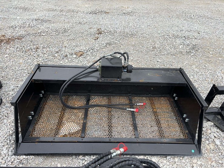 skid-steer-vibrating-bucket-image-1