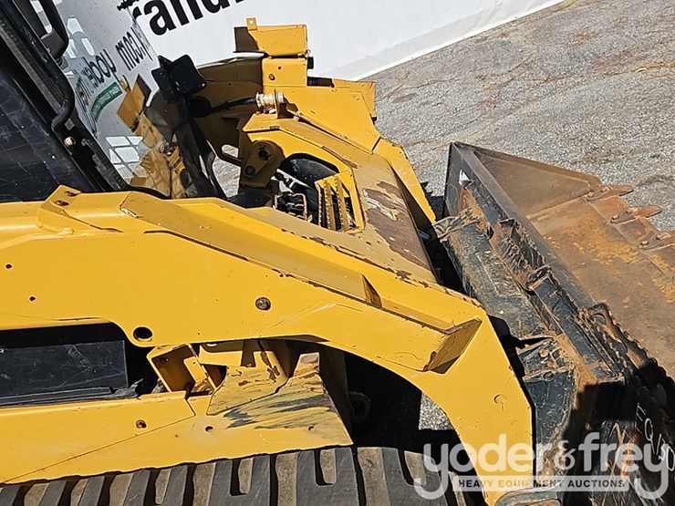 2020-caterpillar-299d3-image-25