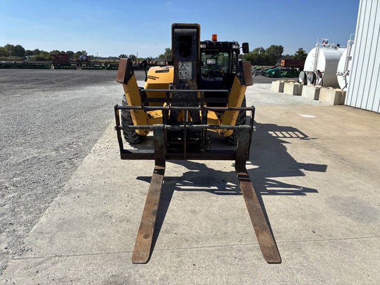 2015-caterpillar-tl943c-image-9