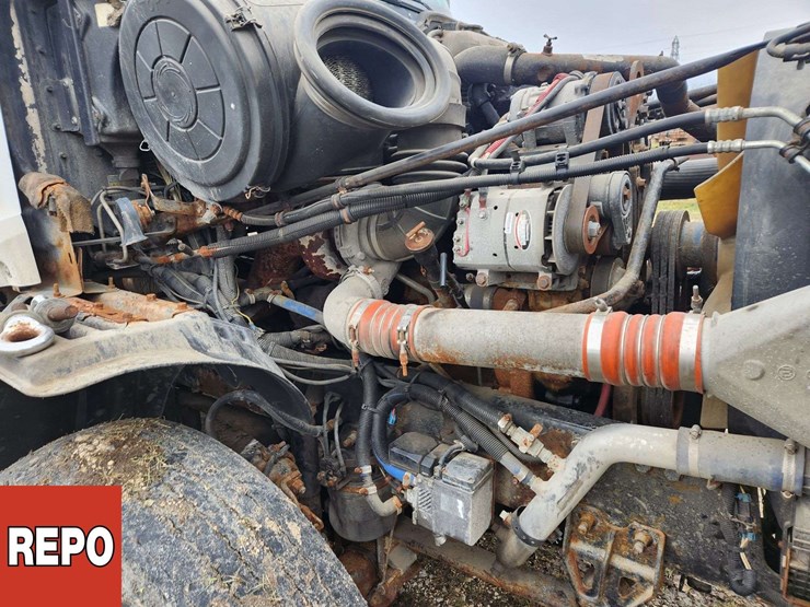 2002-freightliner-columbia-120-image-20