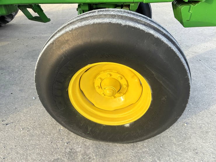 1994-john-deere-4560-image-40