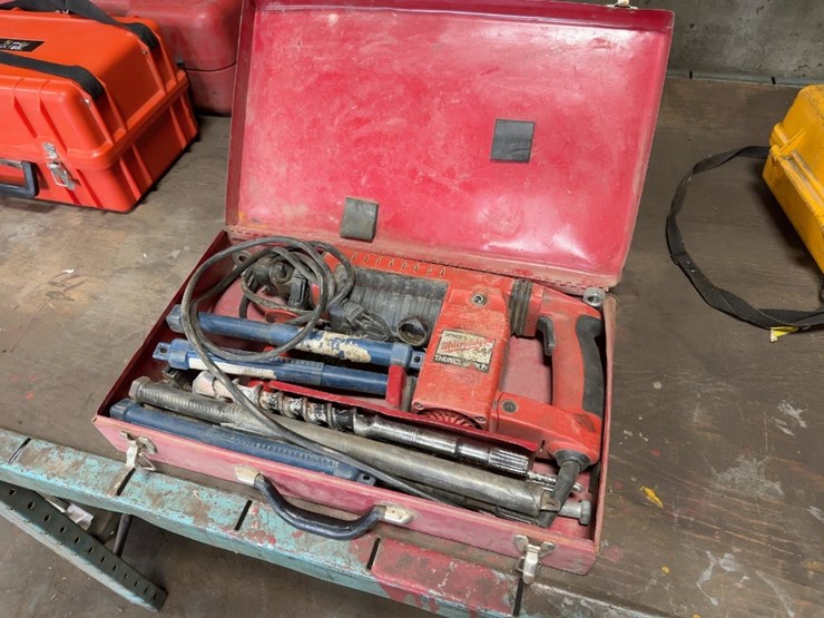 milwaukee-thunderbolt-rotary-hammer-drill-image-2