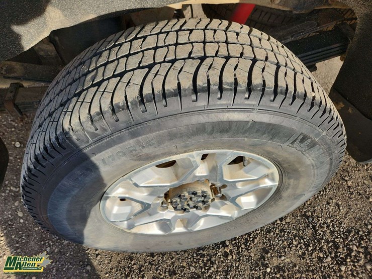 2022-chevrolet-silverado-3500hd-image-31