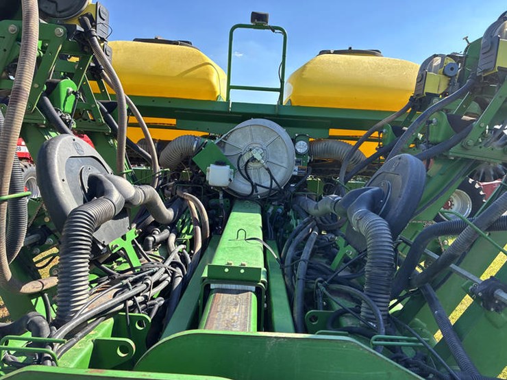 2011-john-deere-1790-image-11