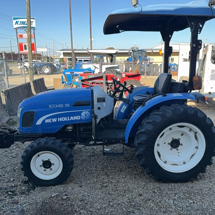 NEW HOLLAND BOOMER 30